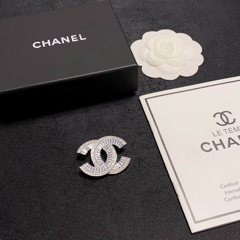 Chanel Brooch 1lyx45
